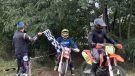 Am Samstag, den 4.10.2025 fand bei bestem Motorradwetter das traditionelle 3h-Enduro im Senninger Lager nahe Stockerau statt. 94 Fahrer konnten sich in bewährt unkomplizierter Art und Weise gegeneinander messen. Hier die Ergebnisse ohne wenn und aber!