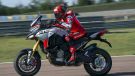 Auf der EICMA 2025 wird Ducati auch die neue Multistrada V4 RS vorstellen, eine sportlichere Version, die sich durch ihre brandneue Lackierung abhebt.