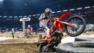 Manuel Lettenbichler vom Red Bull KTM Factory Racing Team kehrte beim fünften Lauf der FIM SuperEnduro-Weltmeisterschaft 2026 in Serbien zurück und zeigte eine konstante Leistung, die ihm den sechsten Platz in der Prestige-Klasse einbrachte.