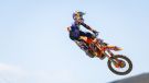 Jorge Prado hat seinen Vertrag mit Red Bull KTM Factory Racing verlängert und wird im Rahmen einer mehrjährigen Vertragsverlängerung auch 2027 in der SuperMotocross-Weltmeisterschaft an den Start gehen, die die AMA Supercross-Meisterschaft, die AMA Pro Motocross-Meisterschaft und die SMX-Playoffs umfasst.