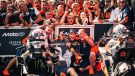 Red Bull KTM gewann den MotoGP-Lauf in Österreich 2026, dank Pedro Acosta, der das Rennen von Beginn an dominierte und sich den ersten Sieg seiner Karriere in der Königsklasse sowie den ersten für das Werksteam in dieser Saison sicherte. 